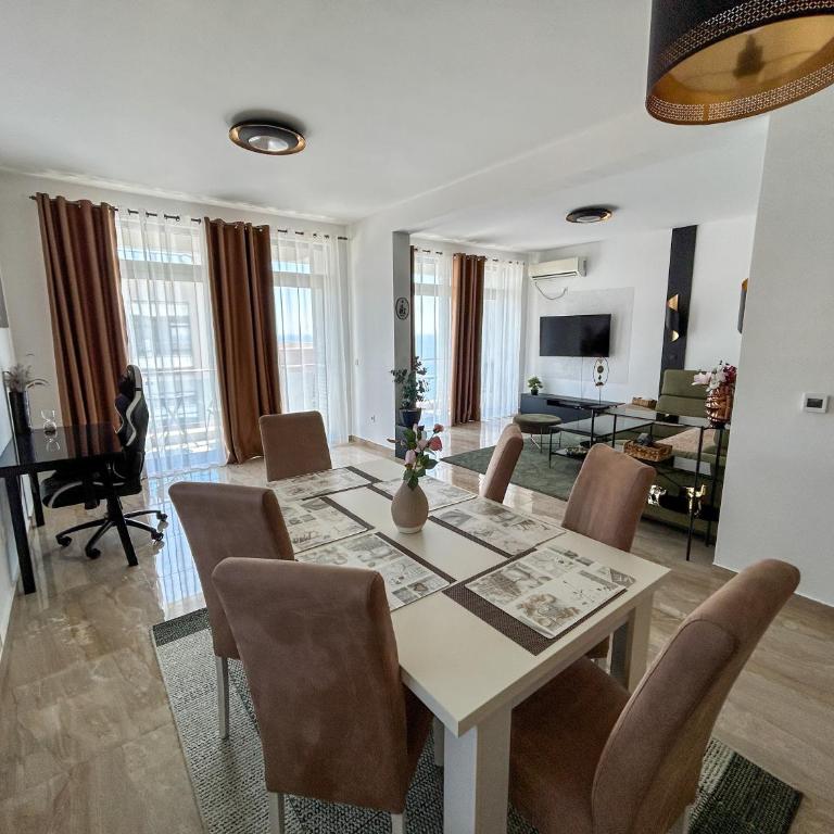 Flabelline Apartments - Three-Bedroom Apartment - 3