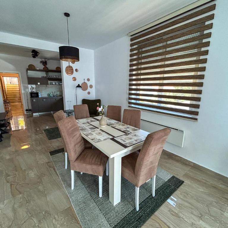 Flabelline Apartments - Three-Bedroom Apartment - 12