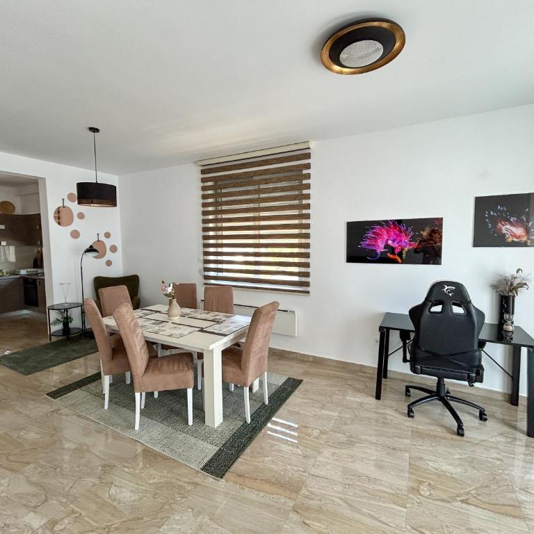 Flabelline Apartments - Three-Bedroom Apartment - 14