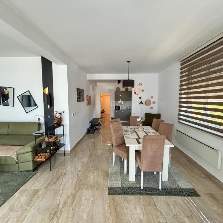 Flabelline Apartments - Three-Bedroom Apartment - 13