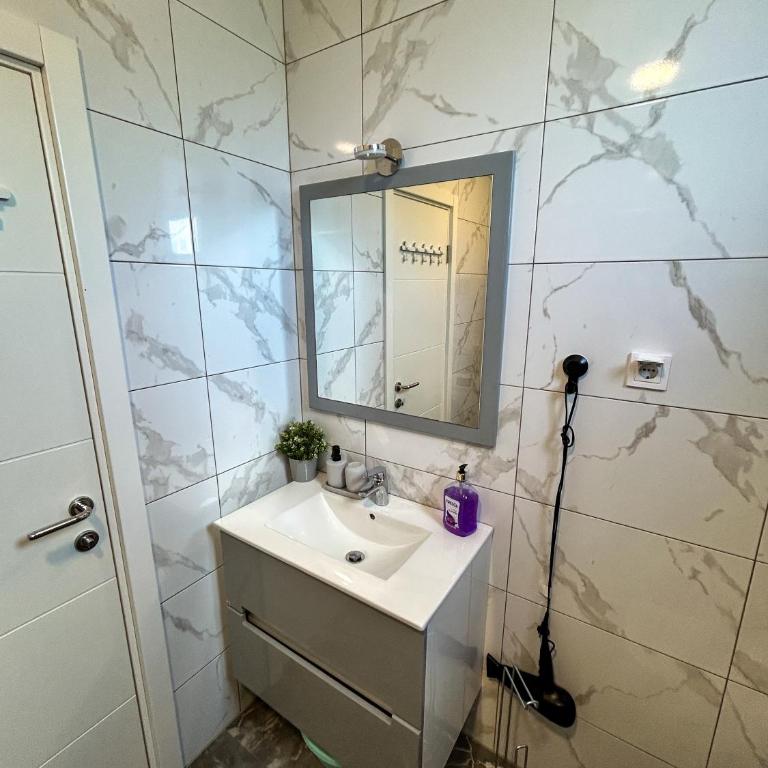 Flabelline Apartments - Three-Bedroom Apartment - 7