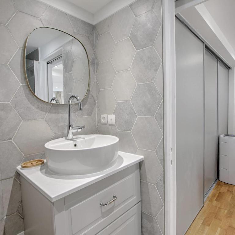 Rare Gem Maisonette 10 min Champs Elysees - Appartement - 18