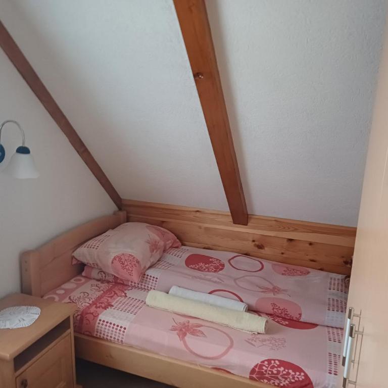 Rooms Skorpijon - Mala Dvokrevetna Soba sa Zasebnim Krevetima - 1