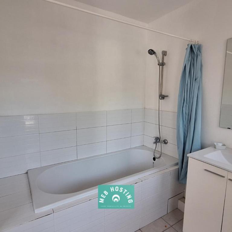 Confort et lumière - Two-Bedroom Apartment - 11