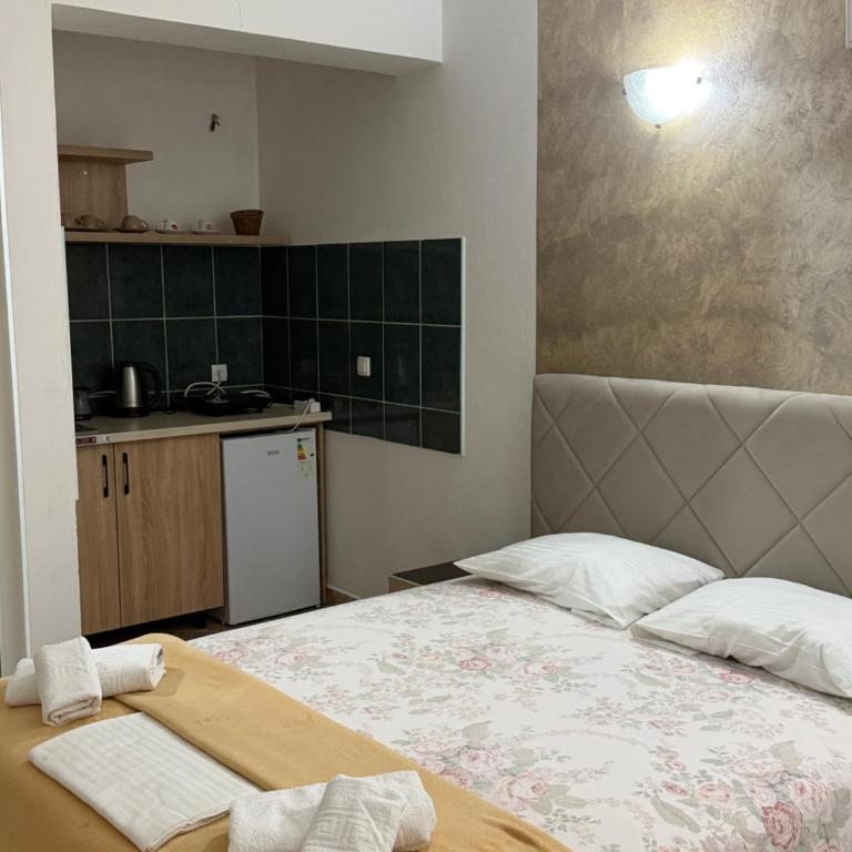 Apartments Jori - Studio with Garden View - 5