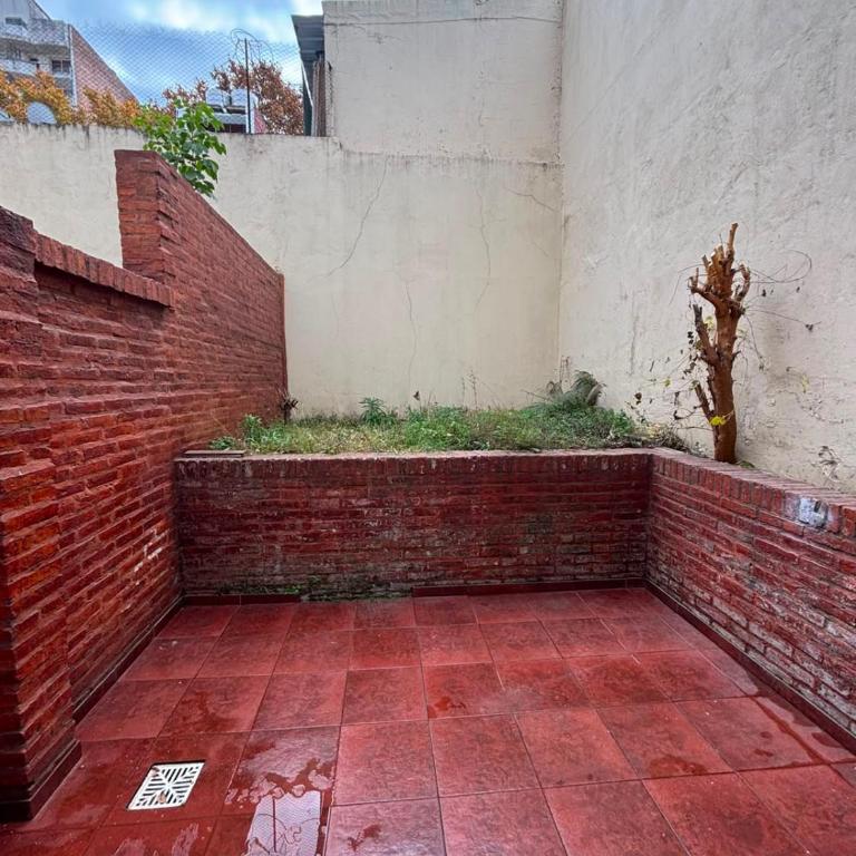 MONOAMBIENTE CON COCHERA Y PATIO - One-Bedroom Apartment - 3