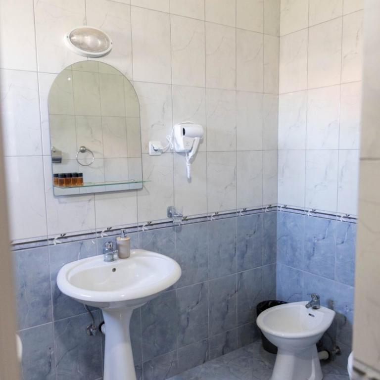 Kasneci Apartments - Niskobudžetna Dvokrevetna Soba sa Bračnim Krevetom - 6
