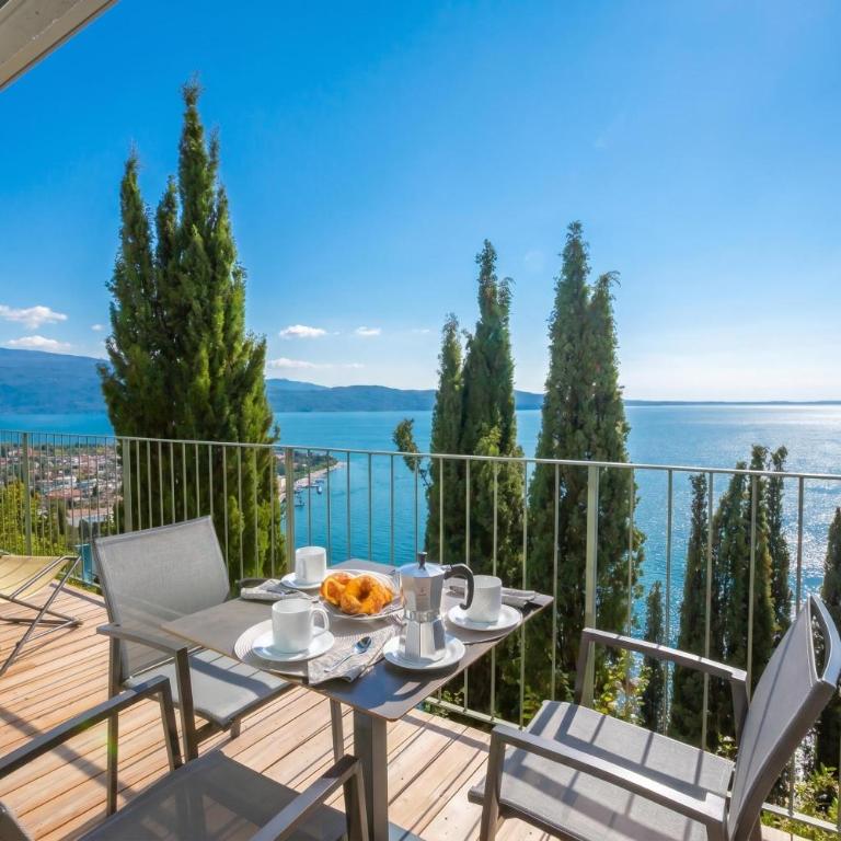 Rustichel Fantastic Lake View - Happy Rentals - Appartamento con Vista Lago - 1