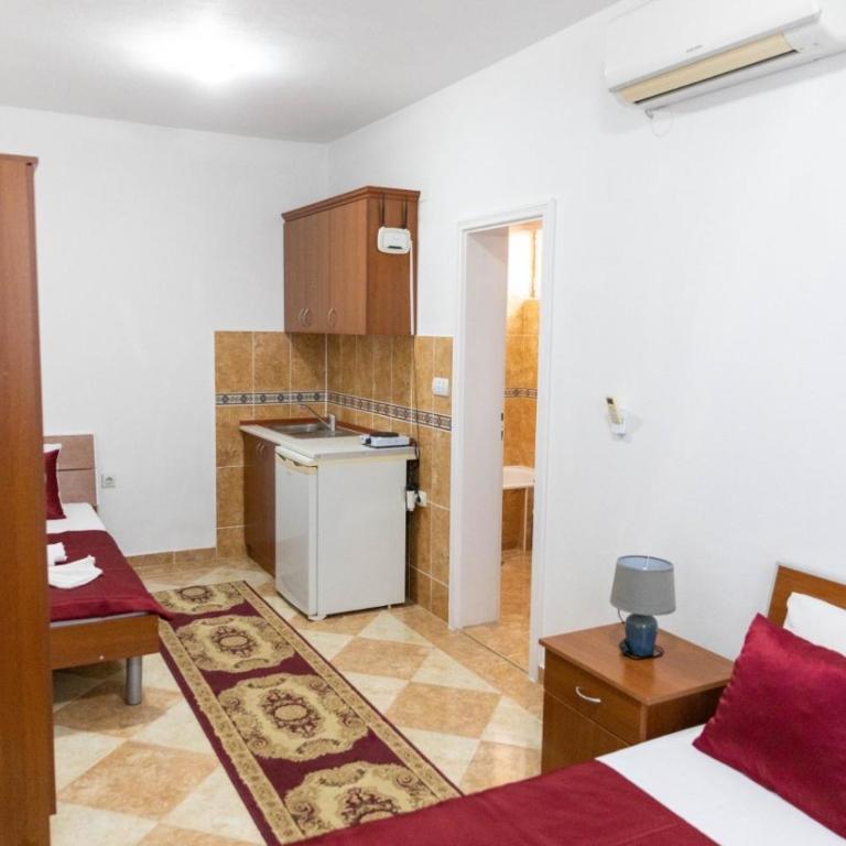 Kasneci Apartments - Niskobudžetna Trokrevetna Soba - 8