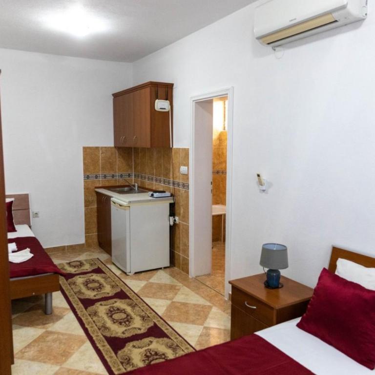Kasneci Apartments - Niskobudžetna Trokrevetna Soba - 6