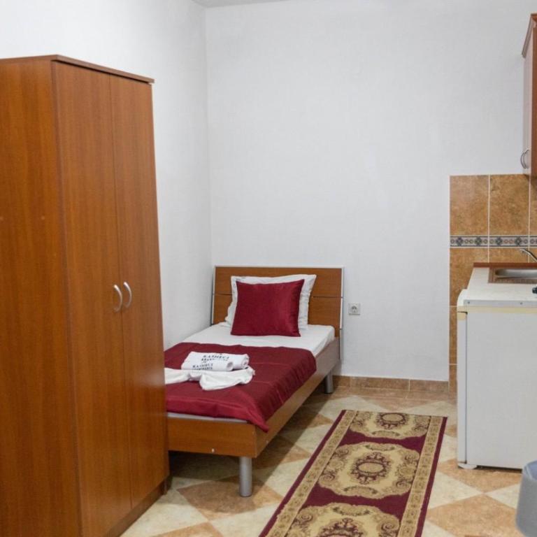 Kasneci Apartments - Niskobudžetna Trokrevetna Soba - 7
