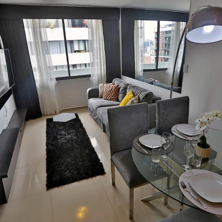 Dúplex con Vista y Piscina A Pasos de Miraflores y San Isidro - Apartamento de 2 dormitorios - 1