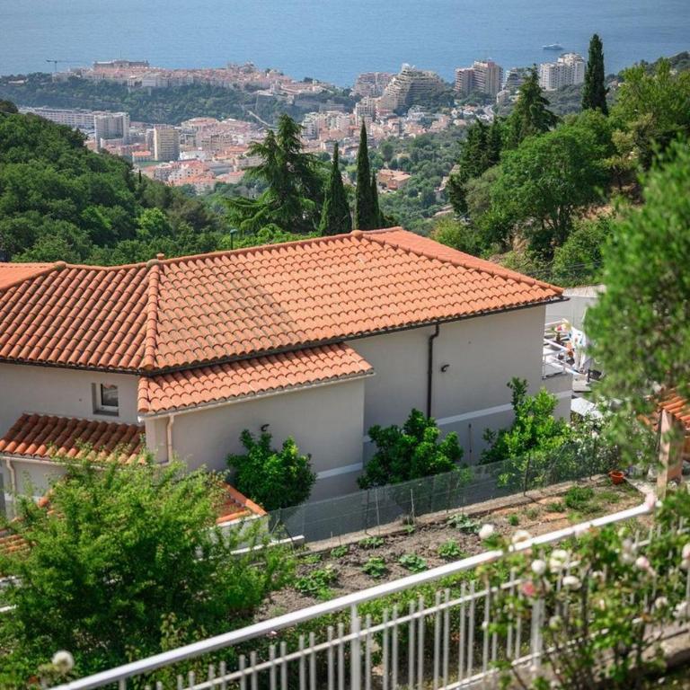 LA VILLA JULIA Vue Mer Jardin Parking Privé Proche Monaco - Vacation Home - 67