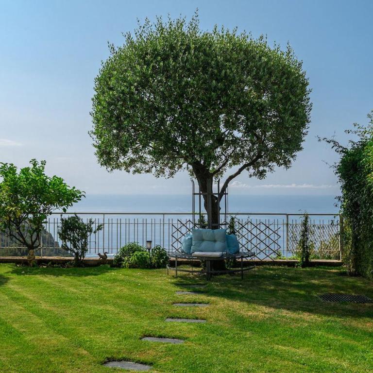 LA VILLA JULIA Vue Mer Jardin Parking Privé Proche Monaco - Vacation Home - 59