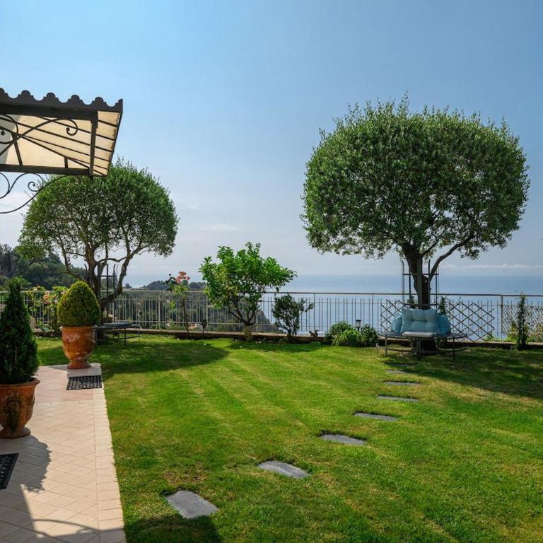 LA VILLA JULIA Vue Mer Jardin Parking Privé Proche Monaco - Vacation Home - 57