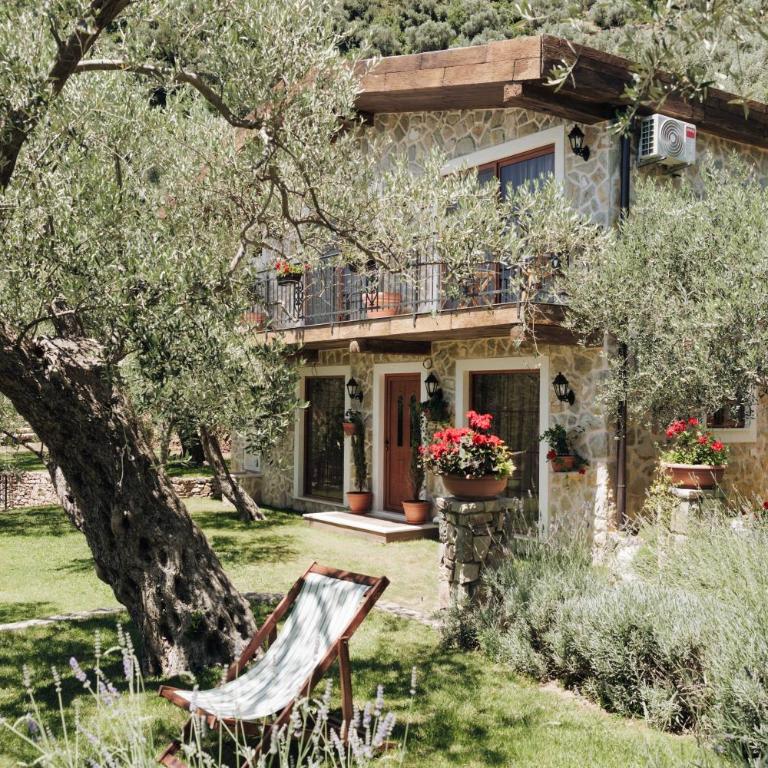 OLIVE QUEEN Rustic Estate - Two-Bedroom House - 39