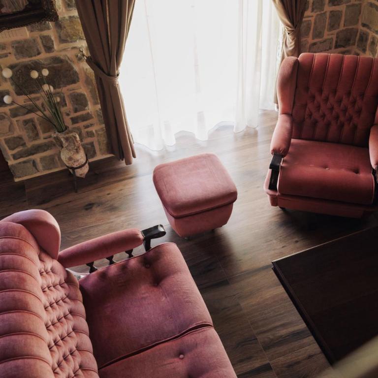 OLIVE QUEEN Rustic Estate - Two-Bedroom House - 33