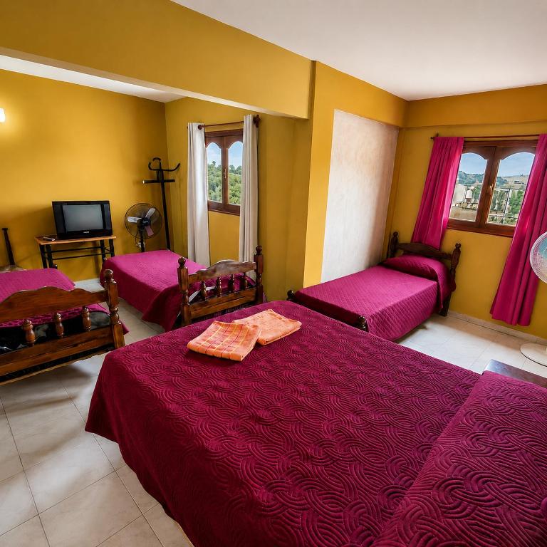 El Crestón Hotel - Habitación Familiar con baño privado - 2