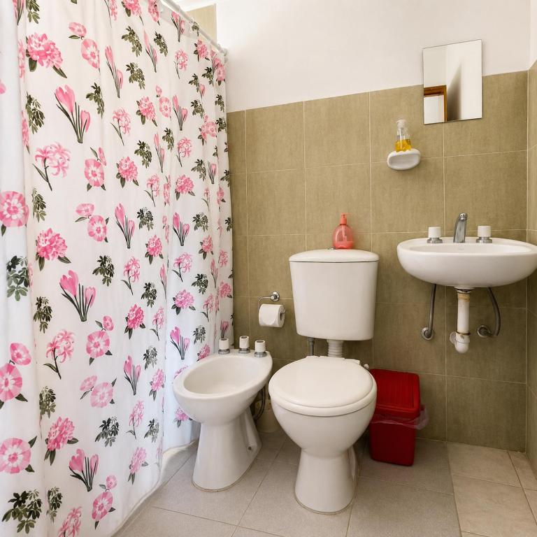 El Crestón Hotel - Habitación Cuádruple con baño privado - 2