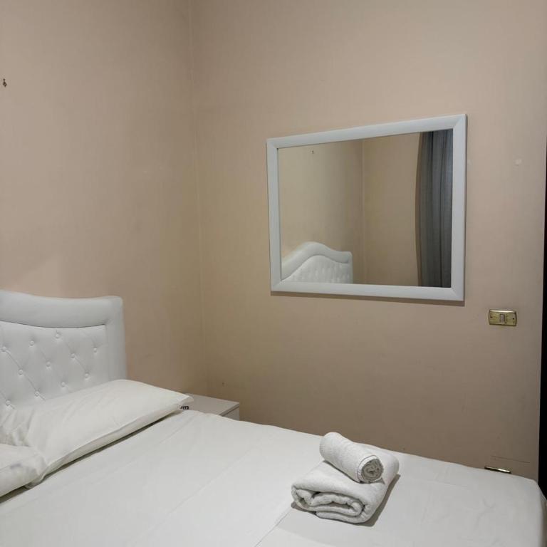 B&B ROMA Evening STAR TERMINI - Camera Matrimoniale con Bagno in Comune - 2