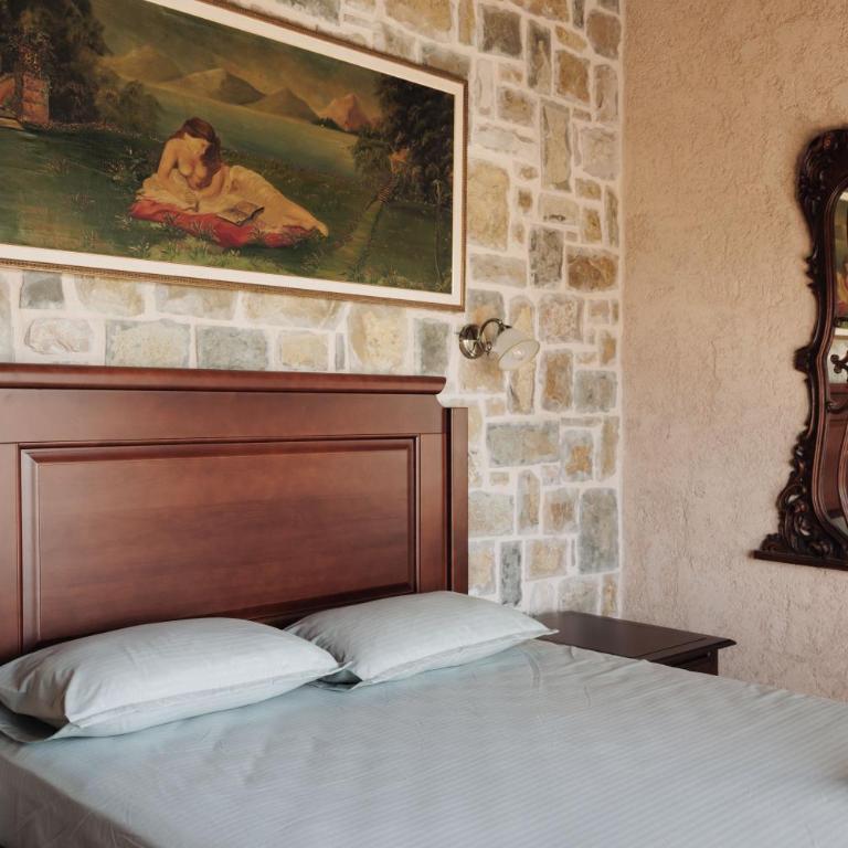 OLIVE QUEEN Rustic Estate - Two-Bedroom House - 27