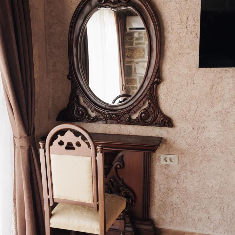 OLIVE QUEEN Rustic Estate - Two-Bedroom House - 22