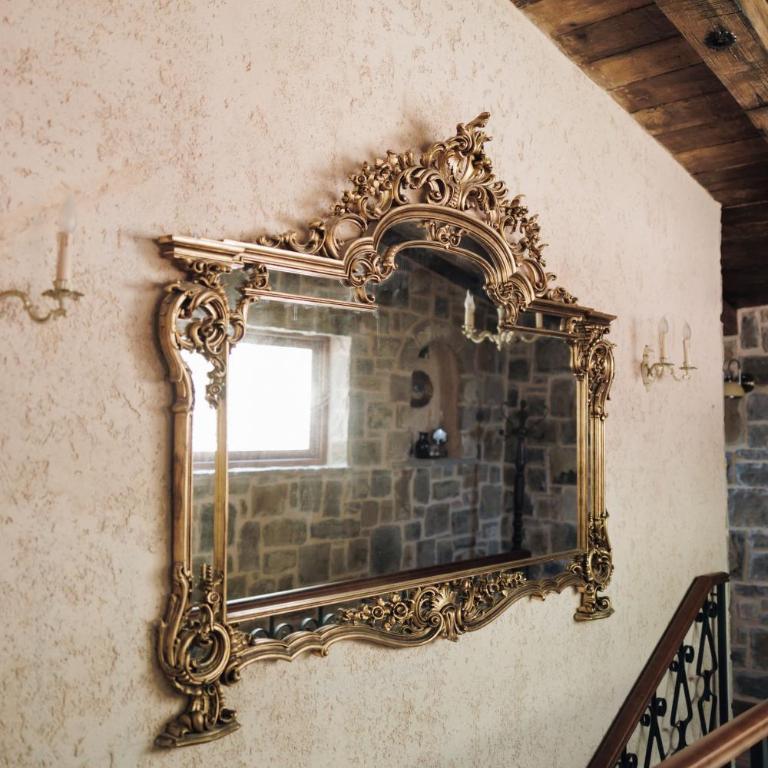 OLIVE QUEEN Rustic Estate - Two-Bedroom House - 3