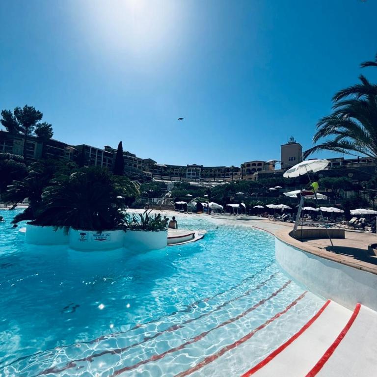 Appartement rénové rare au centre du village de Cap Esterel - Apartment mit 2 Schlafzimmern - 3