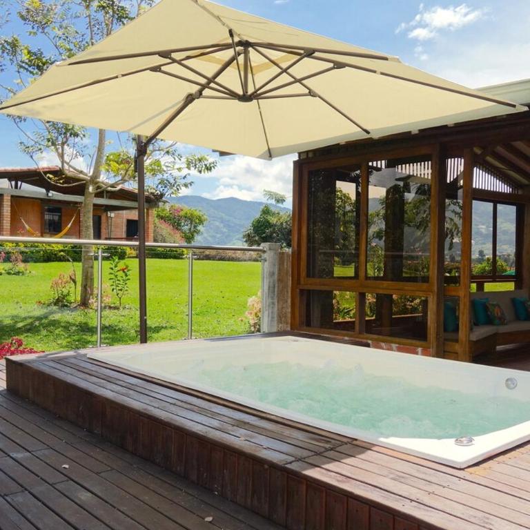 Bethania, Scenic rural house with impressive views - Villa - 1