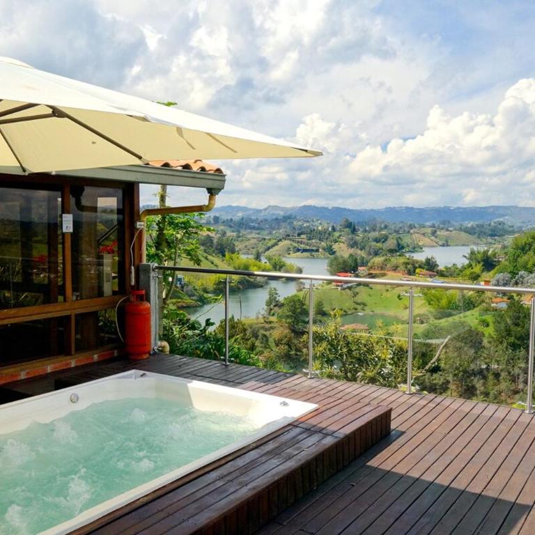 Bethania, Scenic rural house with impressive views - Villa - 2