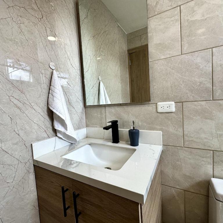 Suite moderna amoblada - Two-Bedroom Apartment - 3