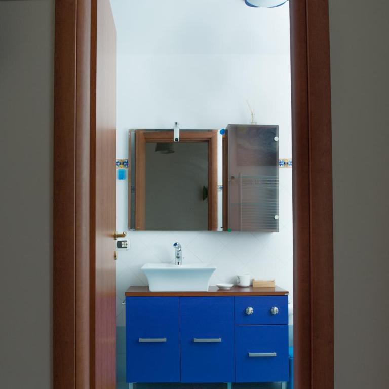 Guest Art Roma - Camera Matrimoniale con Bagno Privato - 30