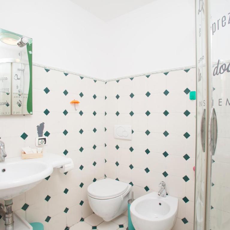 Guest Art Roma - Camera Quadrupla con Bagno Privato Esterno - 34