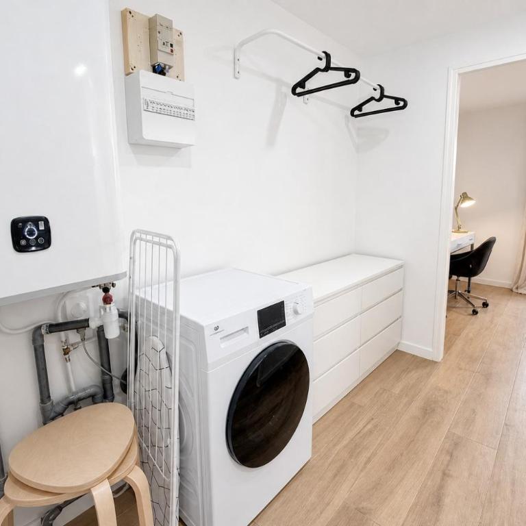 L'Esterel Appartements Plage 450m & Gare Saint-Raphael 950m - One-Bedroom Apartment with Terrace - 4