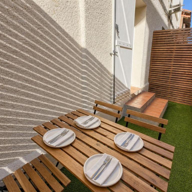 L'Esterel Appartements Plage 450m & Gare Saint-Raphael 950m - One-Bedroom Apartment with Terrace - 1