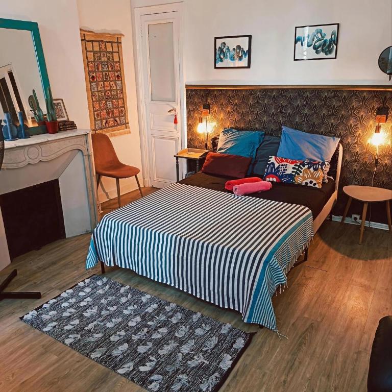 Chez l'habitant, propose Grande chambre Vieux port Marseille - Chambre Double - 5