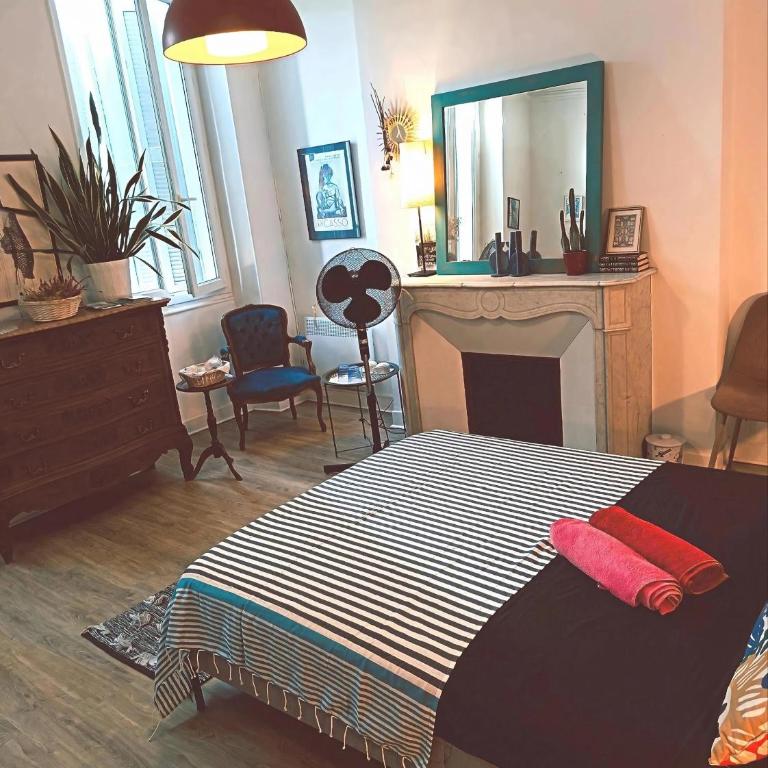 Chez l'habitant, propose Grande chambre Vieux port Marseille - Chambre Double - 6