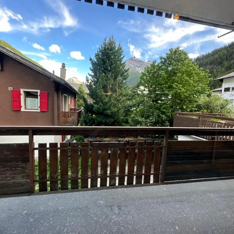 Family Home Base near Saas Fee with Mountain View - Apartment mit 2 Schlafzimmern und Balkon - 69