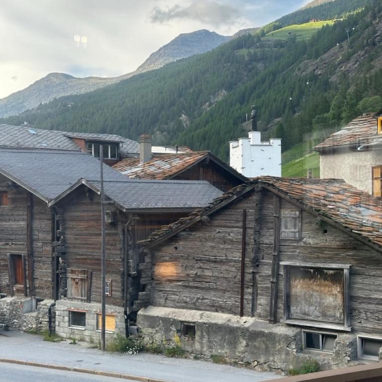 Family Home Base near Saas Fee with Mountain View - Apartment mit 2 Schlafzimmern und Balkon - 66