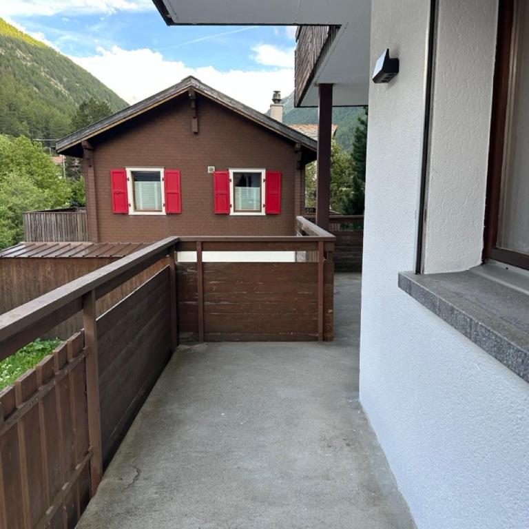Family Home Base near Saas Fee with Mountain View - Apartment mit 2 Schlafzimmern und Balkon - 67