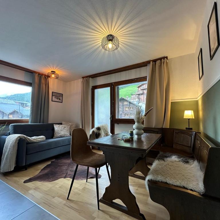 Family Home Base near Saas Fee with Mountain View - Apartment mit 2 Schlafzimmern und Balkon - 3