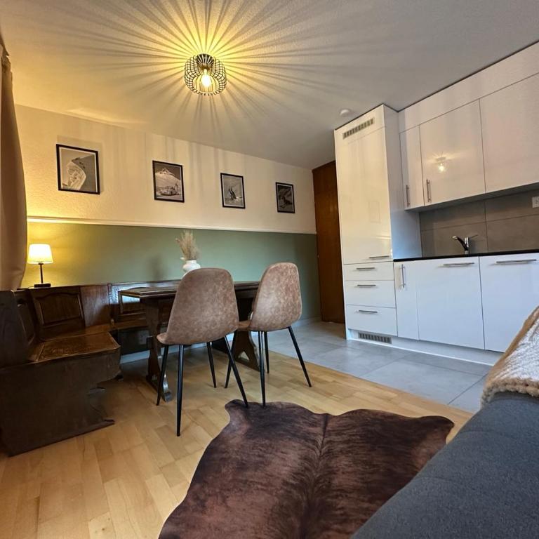 Family Home Base near Saas Fee with Mountain View - Apartment mit 2 Schlafzimmern und Balkon - 61