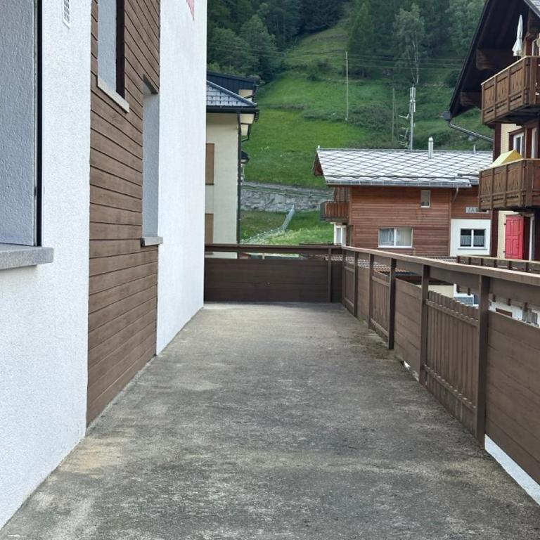 Family Home Base near Saas Fee with Mountain View - Apartment mit 2 Schlafzimmern und Balkon - 25