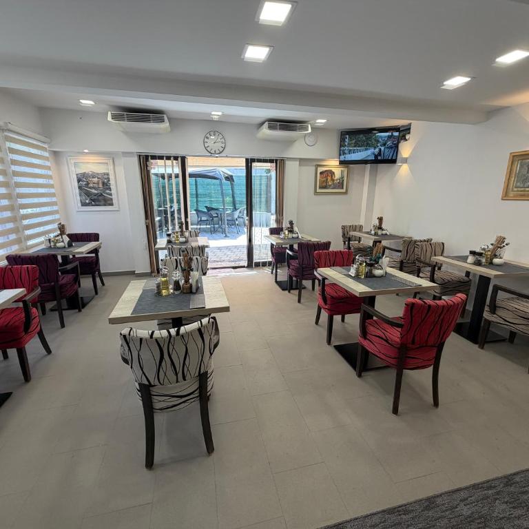 HOTEL PERLA - Free Parking - Standardna Dvokrevetna Soba sa Bračnim Krevetom/Zasebnim Krevetima - 5