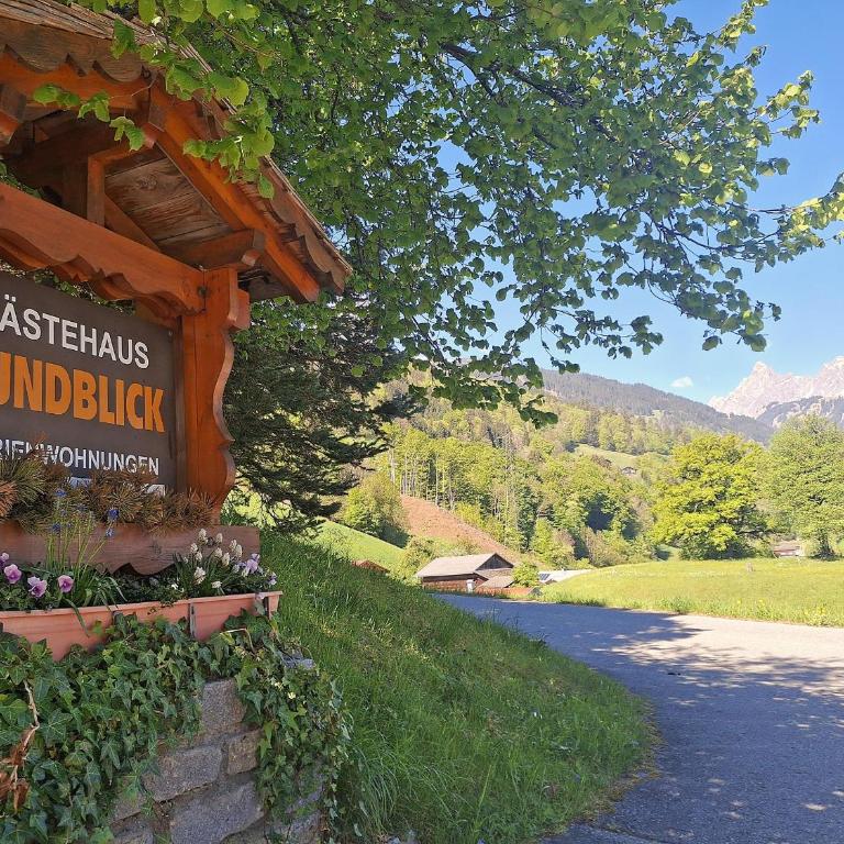 Rundblick Gästehaus Schruns Tschagguns by Alpenfeder - Two-Bedroom Apartment with Mountain View - 1