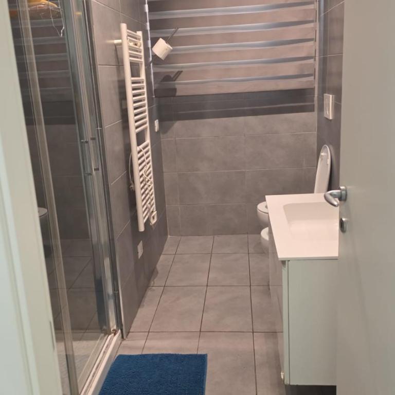 CarloAlberto23- Rooms by Homes in Ancona - Camera Standard Doppia con Letti Singoli con Bagno in Comune - 7