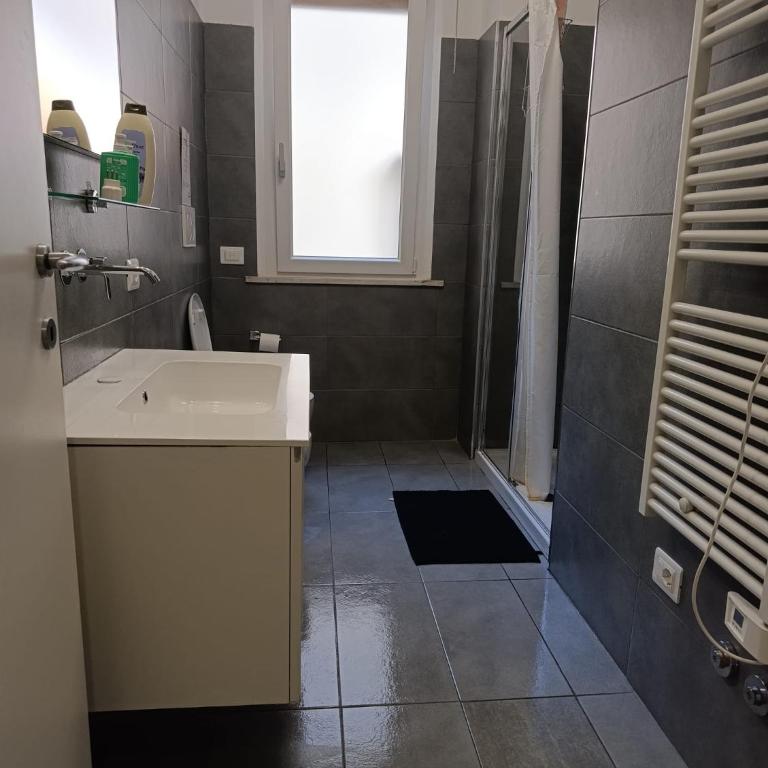 CarloAlberto23- Rooms by Homes in Ancona - Camera Matrimoniale con Bagno Privato Esterno - 5