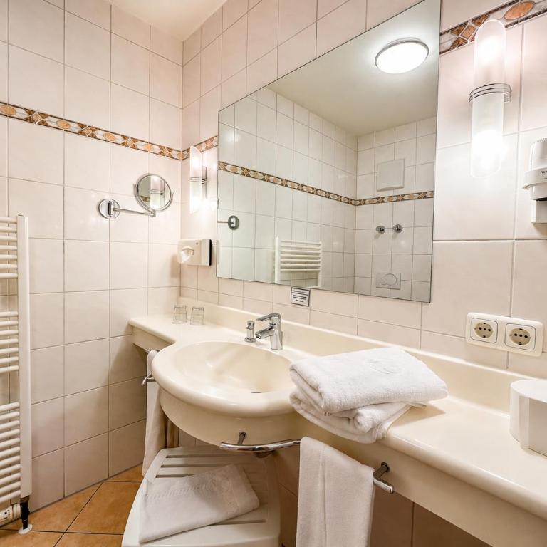 Hotel Schatten - Deluxe Doppelzimmer mit Balkon - 3