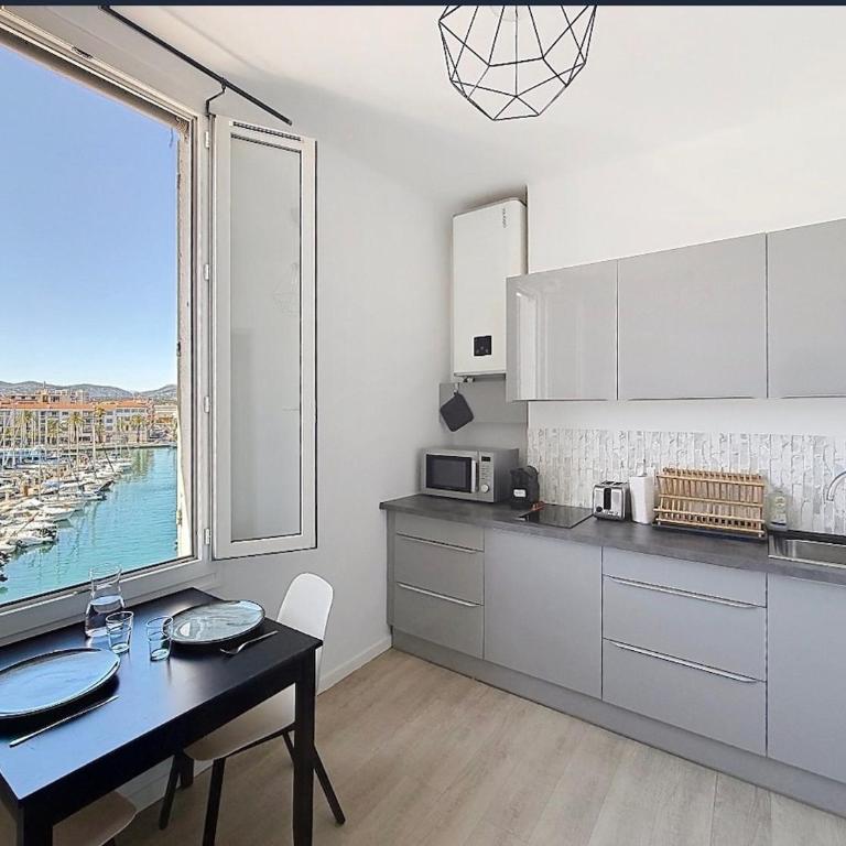 Renovated studio apartment with Wi-Fi and harbor view - Apartamento de 1 dormitorio - 13