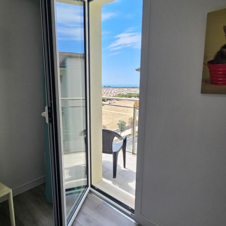 Hotel Linda - Camera Matrimoniale con Balcone e con Vista Mare Parziale - 10